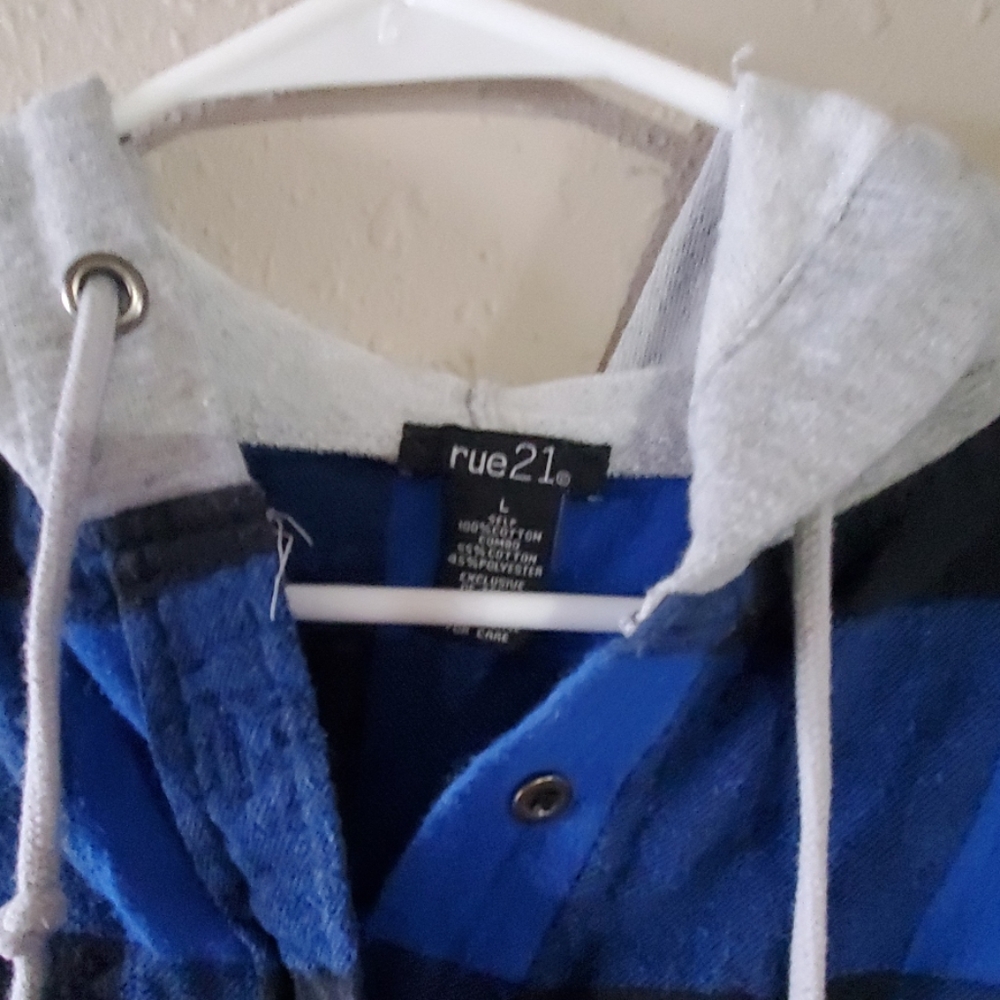 Button down - Picture 2 of 2